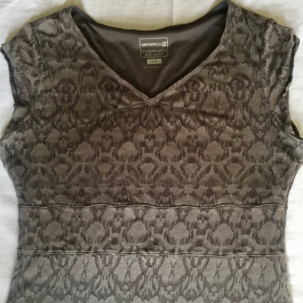 Cute & Comfortable V-neck cap sleeve Merrell Dress